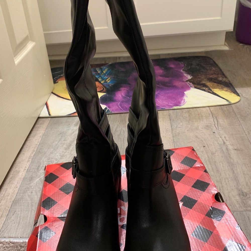 Boots - Picture 4 of 6